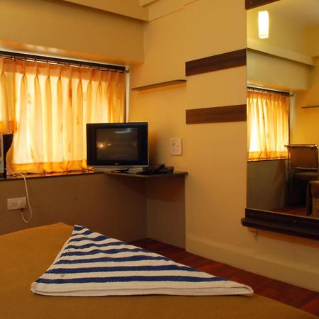Hotel Golden Palace Pvt Ltd Βομβάη Εξωτερικό φωτογραφία