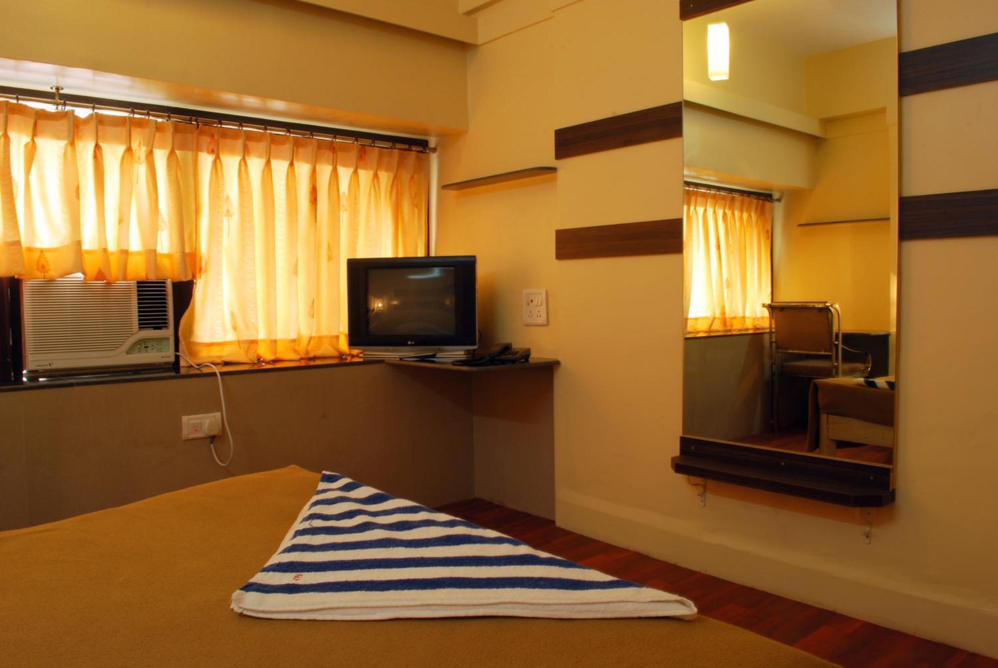 Hotel Golden Palace Pvt Ltd Βομβάη Εξωτερικό φωτογραφία