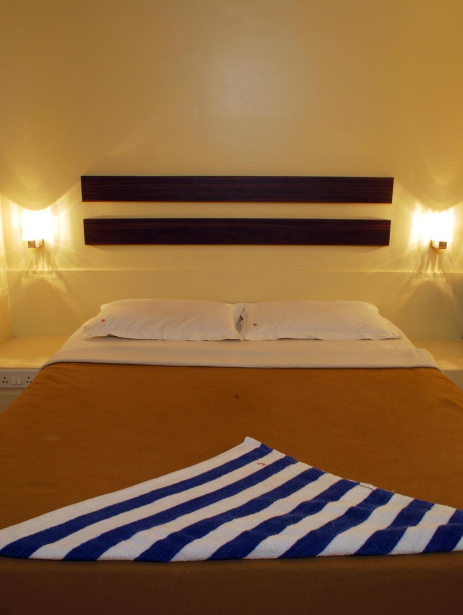 Hotel Golden Palace Pvt Ltd Βομβάη Εξωτερικό φωτογραφία